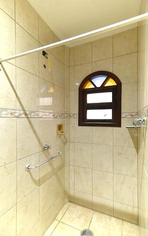 Casa à venda com 200m², 4 quartos e 1 vagaBanheiro 2