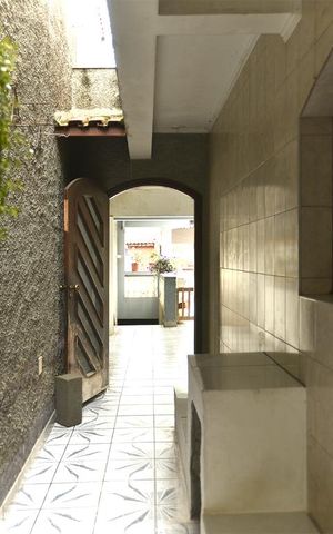 Casa à venda com 200m², 4 quartos e 1 vagaEntrada lateral