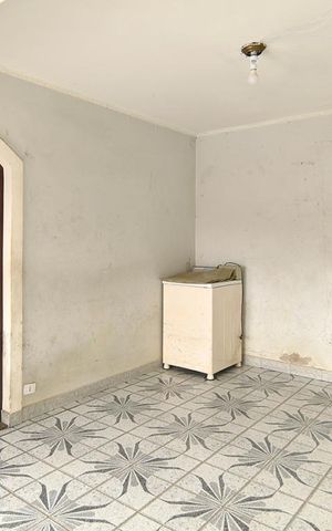 Casa à venda com 200m², 4 quartos e 1 vagaEntrada da sala e lateral