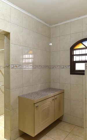 Casa à venda com 200m², 4 quartos e 1 vagaBanheiro 1