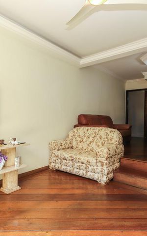Casa à venda com 179m², 3 quartos e 2 vagas Casa à venda com 179m², 3 quartos e 2 vagasSala