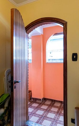 Casa à venda com 337m², 3 quartos e 2 vagas1o. Andar - Quarto de serviço