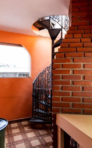 Casa à venda com 337m², 3 quartos e 2 vagas1o. Andar - Churrasqueira