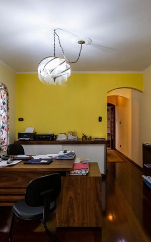 Casa à venda com 337m², 3 quartos e 2 vagas1o. Andar - Sala