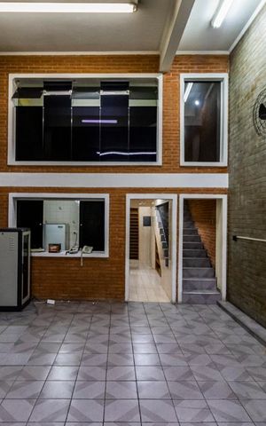 Casa à venda com 337m², 3 quartos e 2 vagasSalão comercial