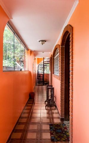 Casa à venda com 337m², 3 quartos e 2 vagas1o. Andar - Corredor Lateral