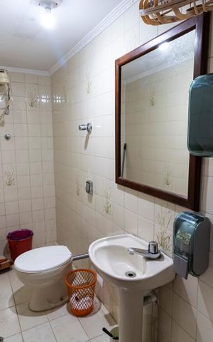 Casa à venda com 337m², 3 quartos e 2 vagasSalão comercial
