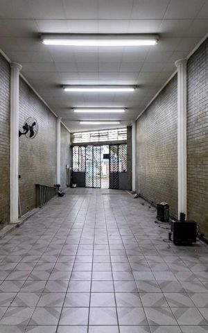 Casa à venda com 337m², 3 quartos e 2 vagasSalão comercial