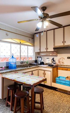 Casa à venda com 337m², 3 quartos e 2 vagas1o. Andar - Cozinha