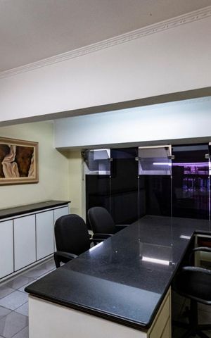 Casa à venda com 337m², 3 quartos e 2 vagasSalão comercial