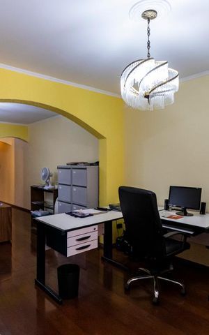 Casa à venda com 337m², 3 quartos e 2 vagas1o. Andar - Sala