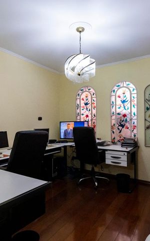 Casa à venda com 337m², 3 quartos e 2 vagas1o. Andar - Sala