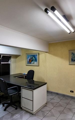 Casa à venda com 337m², 3 quartos e 2 vagasSalão comercial