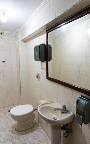 Casa à venda com 337m², 3 quartos e 2 vagasSalão comercial