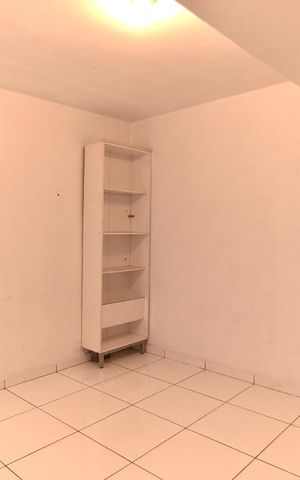 Casa à venda com 76m², 3 quartos e sem vagaQuarto 3 no subsolo