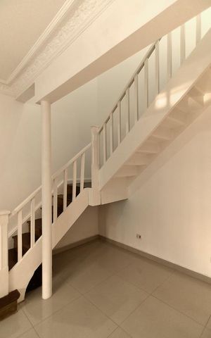 Casa à venda com 76m², 3 quartos e sem vagaEscada