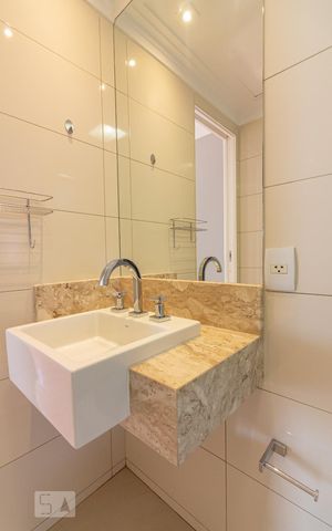 Apartamento à venda com 80m², 2 quartos e 2 vagasBanheiro