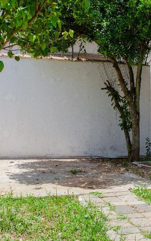 Casa à venda com 264m², 4 quartos e 2 vagas Casa à venda com 264m², 4 quartos e 2 vagasÁrea Externa