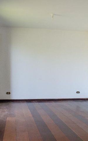 Casa à venda com 264m², 4 quartos e 2 vagas Casa à venda com 264m², 4 quartos e 2 vagasSala