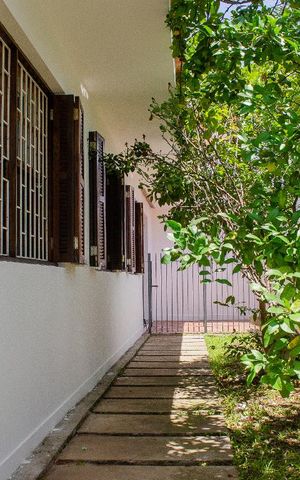 Casa à venda com 264m², 4 quartos e 2 vagas Casa à venda com 264m², 4 quartos e 2 vagasÁrea Externa
