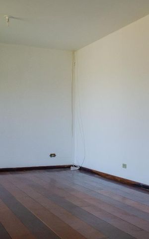 Casa à venda com 264m², 4 quartos e 2 vagas Casa à venda com 264m², 4 quartos e 2 vagasSala