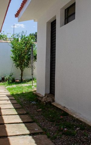 Casa à venda com 264m², 4 quartos e 2 vagas Casa à venda com 264m², 4 quartos e 2 vagasÁrea Externa