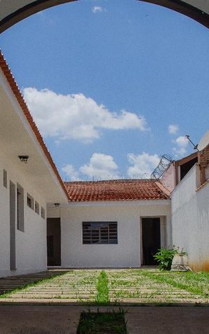 Casa à venda com 264m², 4 quartos e 2 vagas Casa à venda com 264m², 4 quartos e 2 vagasÁrea Externa