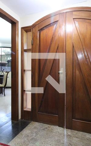 Casa para alugar com 850m², 5 quartos e 4 vagasHall