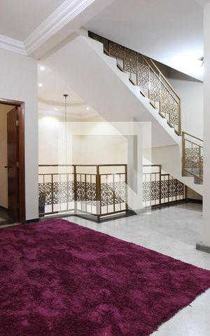 Casa para alugar com 850m², 5 quartos e 4 vagasCorredor