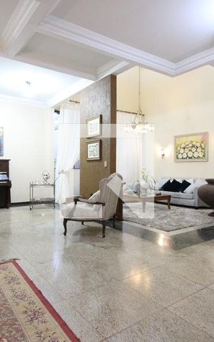 Casa para alugar com 850m², 5 quartos e 4 vagasSala