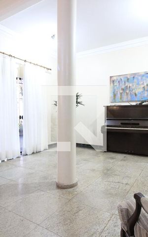Casa para alugar com 850m², 5 quartos e 4 vagasSala