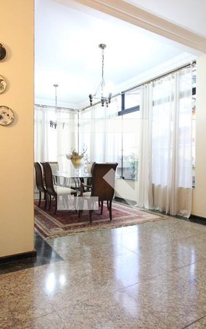 Casa para alugar com 850m², 5 quartos e 4 vagasSala