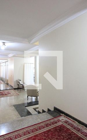 Casa para alugar com 850m², 5 quartos e 4 vagasHall