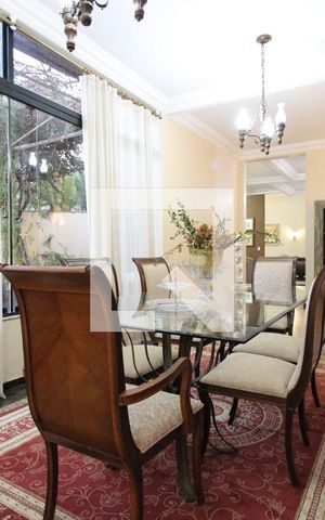 Casa para alugar com 850m², 5 quartos e 4 vagasSala