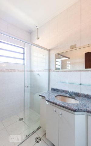 Casa para alugar com 350m², 3 quartos e 4 vagas Casa para alugar com 350m², 3 quartos e 4 vagasBanheiro
