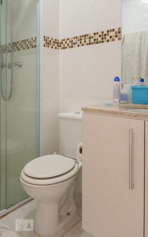 Apartamento para alugar com 65m², 2 quartos e 1 vaga Apartamento para alugar com 65m², 2 quartos e 1 vagaBanheiro do Quarto 1