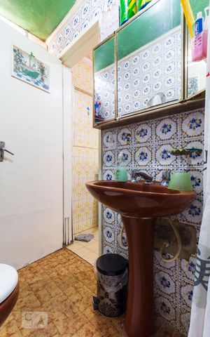 Casa à venda com 120m², 5 quartos e 2 vagasBanheiro (casa 1)