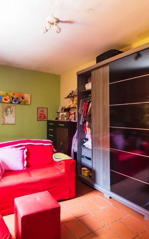 Casa à venda com 120m², 5 quartos e 2 vagasQuarto (casa 1)
