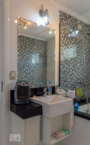 Apartamento à venda com 136m², 3 quartos e 2 vagas Apartamento à venda com 136m², 3 quartos e 2 vagasBanheiro da Suíte
