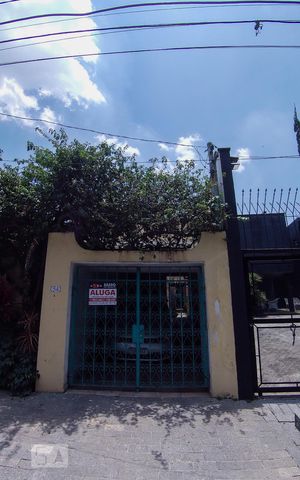 Casa à venda com 390m², 5 quartos e 2 vagas Casa à venda com 390m², 5 quartos e 2 vagasFachada
