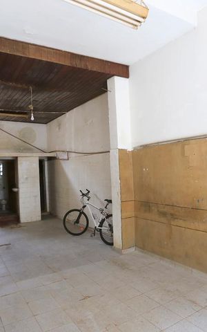 Casa à venda com 125m², 1 quarto e 2 vagasSalão/Depósito