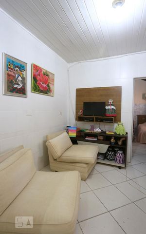 Casa à venda com 125m², 1 quarto e 2 vagasSala