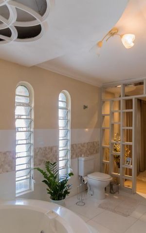 Casa à venda com 240m², 4 quartos e 3 vagas Casa à venda com 240m², 4 quartos e 3 vagasBanheiro da Suíte 2