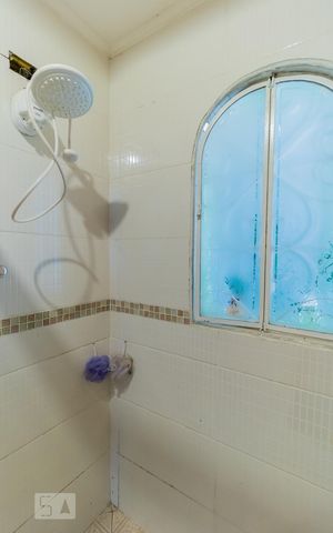 Casa à venda com 240m², 4 quartos e 3 vagas Casa à venda com 240m², 4 quartos e 3 vagasDetalhe banheiro