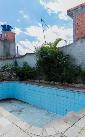 Casa à venda com 240m², 4 quartos e 3 vagas Casa à venda com 240m², 4 quartos e 3 vagasÁrea Externa