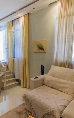Casa à venda com 240m², 4 quartos e 3 vagas Casa à venda com 240m², 4 quartos e 3 vagasSala de Estar