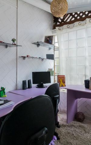 Casa à venda com 240m², 4 quartos e 3 vagas Casa à venda com 240m², 4 quartos e 3 vagasEscritório