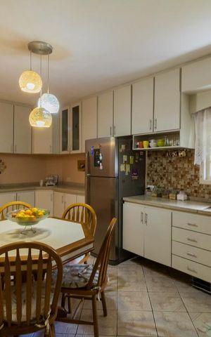 Casa à venda com 240m², 4 quartos e 3 vagas Casa à venda com 240m², 4 quartos e 3 vagasCozinha
