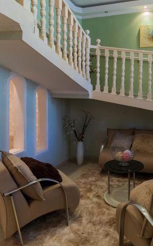 Casa à venda com 240m², 4 quartos e 3 vagas Casa à venda com 240m², 4 quartos e 3 vagasSala de Estar