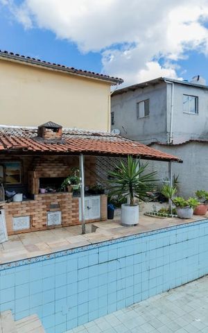 Casa à venda com 240m², 4 quartos e 3 vagas Casa à venda com 240m², 4 quartos e 3 vagasÁrea Externa